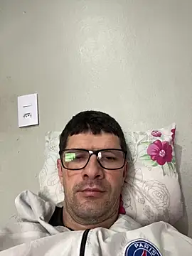 Juliano2289 online show from June 12, 2026, 4:27 pm