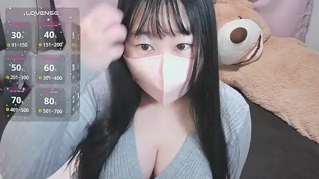 yuinyan3150 online show from December 1, 2025, 5:47 pm