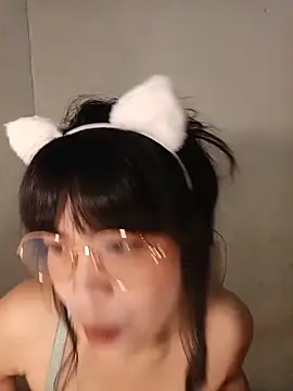 Snapshot of Chall_mee chatting on May 25, 2026, 2:00 am Chall mee online show from May 25, 2026, 2:00 am