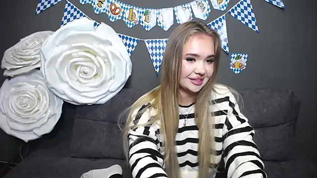 Snapshot of StacyYellig chatting on October 5, 2025, 7:37 pm StacyYellig online show from October 5, 2025, 7:37 pm