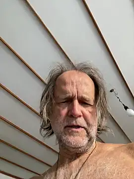 Snapshot of artXhibitor chatting on March 17, 2026, 10:07 am artXhibitor online show from March 17, 2026, 10:07 am