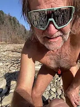 Snapshot of artXhibitor chatting on March 3, 2026, 1:29 pm artXhibitor online show from March 3, 2026, 1:29 pm