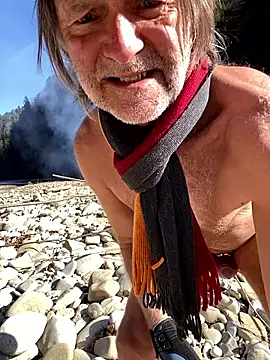 Snapshot of artXhibitor chatting on February 26, 2026, 1:00 pm artXhibitor online show from February 26, 2026, 1:00 pm