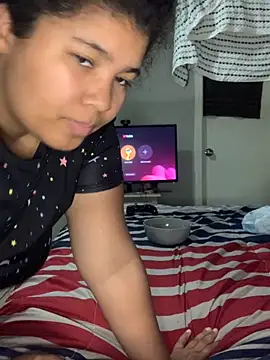 Snapshot of KittyLoroi chatting on October 29, 2025, 12:53 am KittyLoroi online show from October 29, 2025, 12:53 am