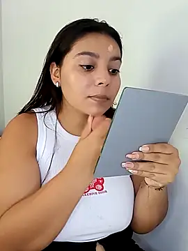 Snapshot of stefanie010 chatting on May 9, 2026, 6:33 pm stefanie010 online show from May 9, 2026, 6:33 pm
