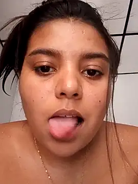 Snapshot of stefanie010 chatting on October 28, 2025, 6:29 pm stefanie010 online show from October 28, 2025, 6:29 pm