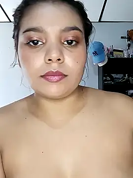 stefanie010 online show from December 18, 2025, 4:11 pm