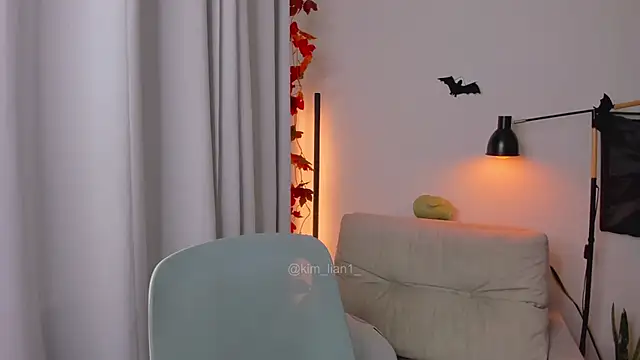 kim lian21 online show from October 10, 2025, 12:17 pm