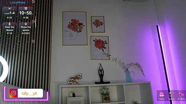 LillyDolls23 online show from September 26, 2025, 12:23 pm