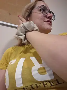 Snapshot of NaomiShimizu chatting on February 21, 2026, 8:33 pm NaomiShimizu online show from February 21, 2026, 8:33 pm