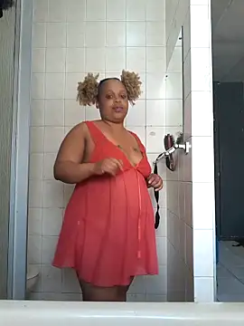 THESHORTQUEEN online show from November 5, 2025, 2:09 pm