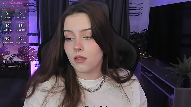 CoralineKeyns online show from February 25, 2025, 8:47 am