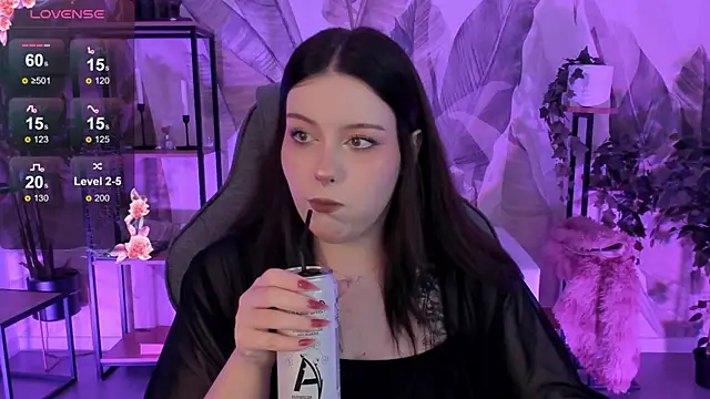 CoralineKeyns online show from September 21, 2025, 5:23 am