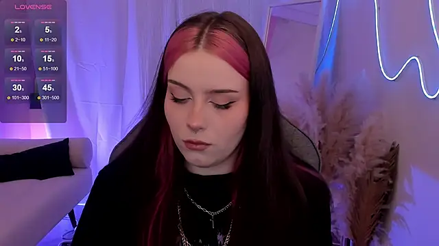 CoralineKeyns online show from June 5, 2026, 5:23 am