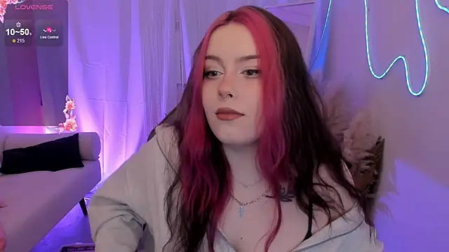 CoralineKeyns online show from June 2, 2026, 5:18 am