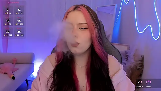 CoralineKeyns online show from April 17, 2026, 5:32 am