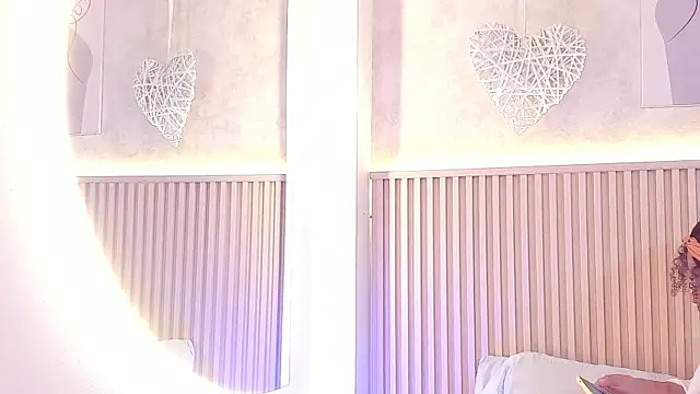 daiana curly online show from September 25, 2025, 8:04 pm