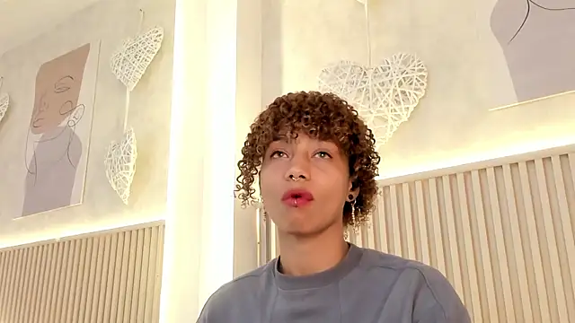 Snapshot of daiana_curly chatting on July 13, 2026, 8:19 pm daiana curly online show from July 13, 2026, 8:19 pm
