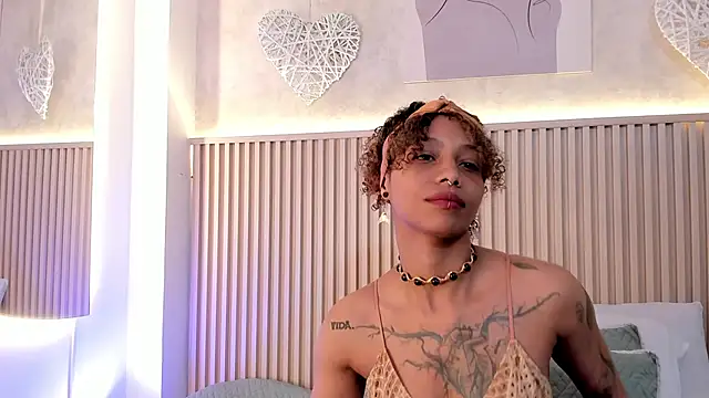 daiana curly online show from September 10, 2025, 7:46 pm