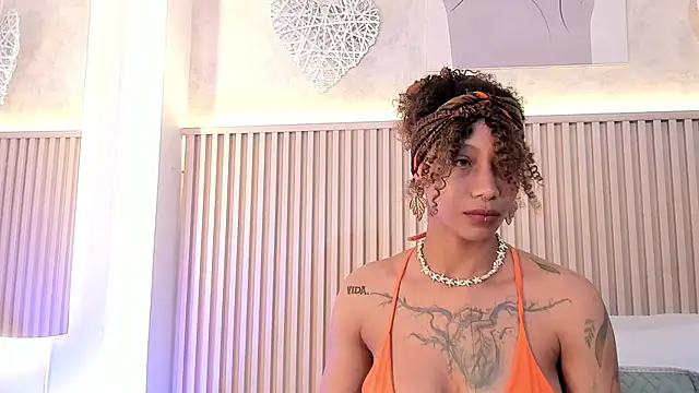 daiana curly online show from October 7, 2025, 7:59 pm