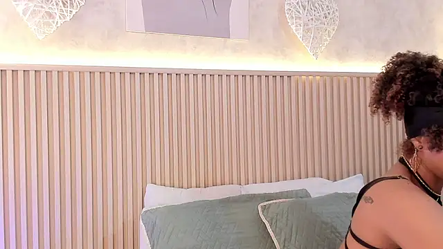 daiana curly online show from September 13, 2025, 9:04 pm