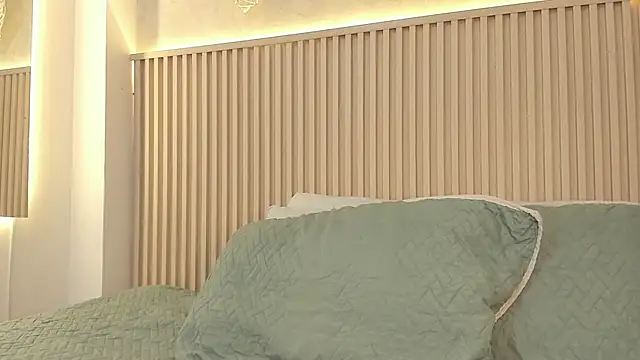 daiana curly online show from April 10, 2026, 7:54 pm