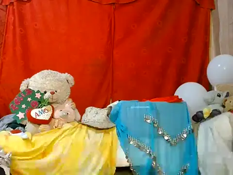 hottieperla online show from July 17, 2026, 7:33 pm