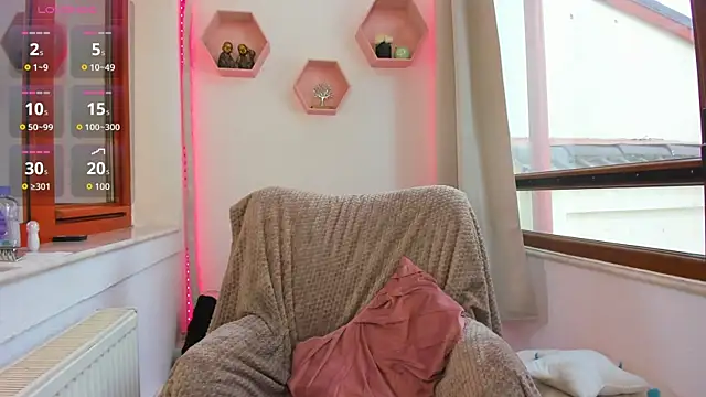 Awesome Jolie online show from April 10, 2026, 6:53 am