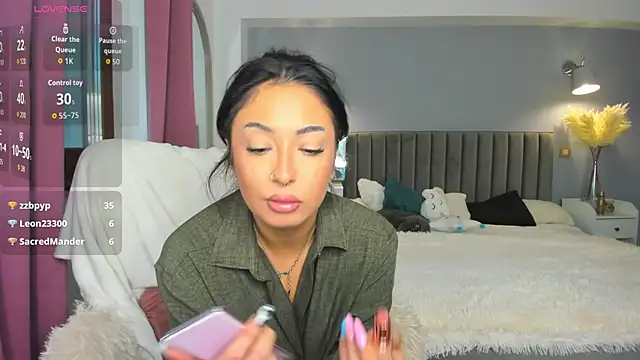 Awesome Jolie online show from October 3, 2025, 10:28 am