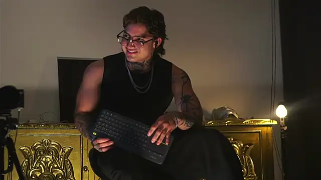 dantecoppolaa  online show from September 24, 2025, 11:54 pm