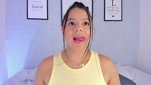 Natasha harper online show from October 22, 2025, 11:42 am