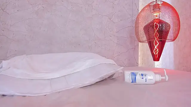 aprilalen online show from March 18, 2025, 10:07 am