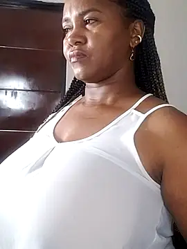 Snapshot of AliciaMiilf chatting on March 8, 2025, 5:28 am AliciaMiilf online show from March 8, 2025, 5:28 am