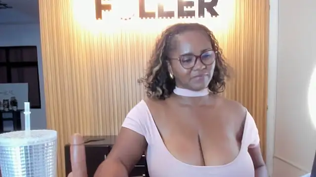 Snapshot of AliciaMiilf chatting on February 11, 2025, 6:08 am AliciaMiilf online show from February 11, 2025, 6:08 am