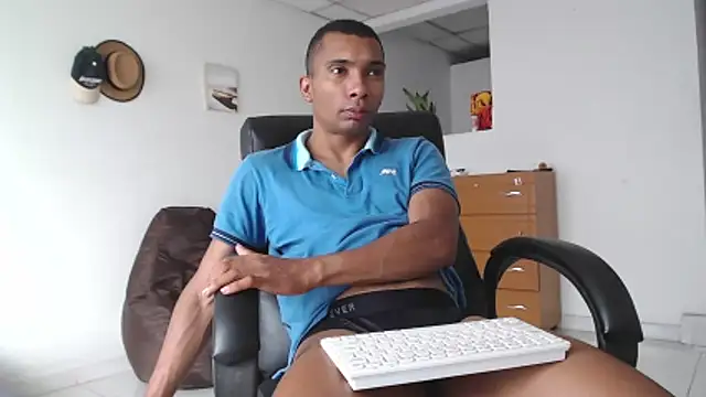 Aaronblack1  online show from November 5, 2025, 1:03 pm