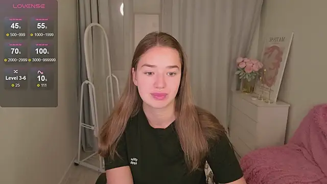 LovelyJessie online show from November 4, 2025, 1:37 pm