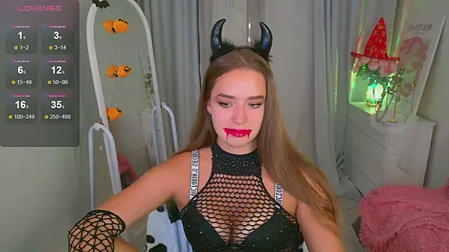 LovelyJessie online show from October 31, 2025, 1:41 pm