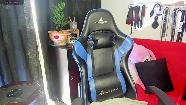 scarlet-kennedy98 online show from February 17, 2025, 6:39 pm