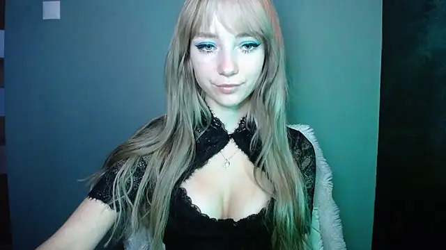 LuciaYoung online show from October 15, 2025, 6:22 am