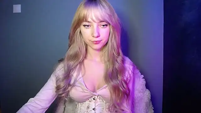 LuciaYoung online show from November 9, 2025, 7:56 am