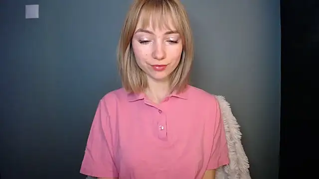 LuciaYoung online show from February 13, 2026, 1:22 pm