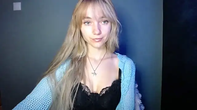 LuciaYoung online show from November 15, 2025, 8:07 am