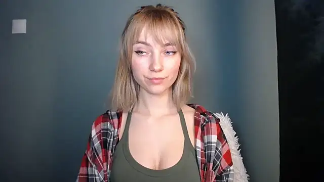 LuciaYoung online show from February 23, 2026, 8:09 pm