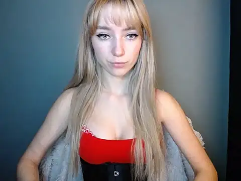 LuciaYoung online show from November 21, 2025, 1:10 pm