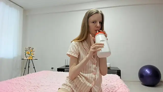 Snapshot of CarolHowward chatting on February 6, 2026, 4:19 am CarolHowward online show from February 6, 2026, 4:19 am