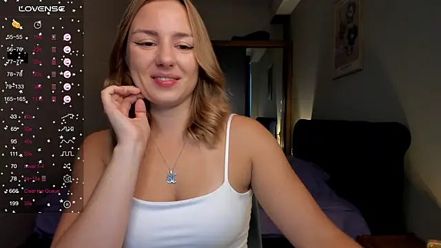 Snapshot of ThreeshaWhite chatting on September 22, 2025, 4:07 am ThreeshaWhite online show from September 22, 2025, 4:07 am