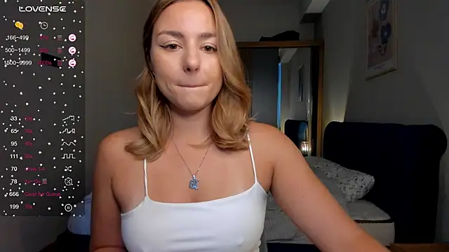 Snapshot of ThreeshaWhite chatting on September 14, 2025, 6:36 am ThreeshaWhite online show from September 14, 2025, 6:36 am