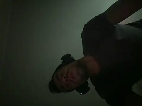 Snapshot of Smaukymui chatting on October 29, 2025, 10:31 pm Smaukymui online show from October 29, 2025, 10:31 pm