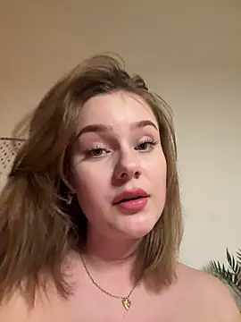 Snapshot of MaribelRiver chatting on March 5, 2025, 8:32 pm MaribelRiver online show from March 5, 2025, 8:32 pm