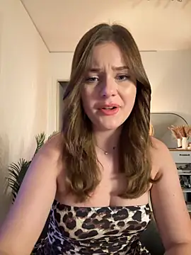 Snapshot of MaribelRiver chatting on November 7, 2025, 8:24 pm MaribelRiver online show from November 7, 2025, 8:24 pm